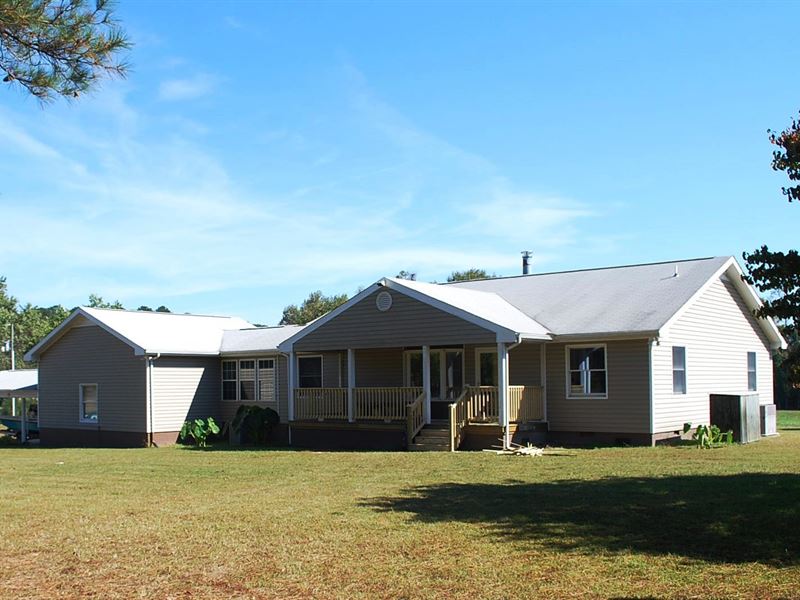 Country Home On 6.5 Acres : Courtland : Southampton County : Virginia