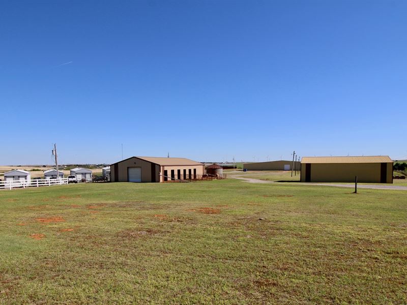 Oklahoma Property Indoor Arena : Weatherford : Custer County : Oklahoma