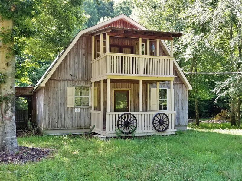 Auction 3.71 Acres and Home : Linden : Perry County : Tennessee