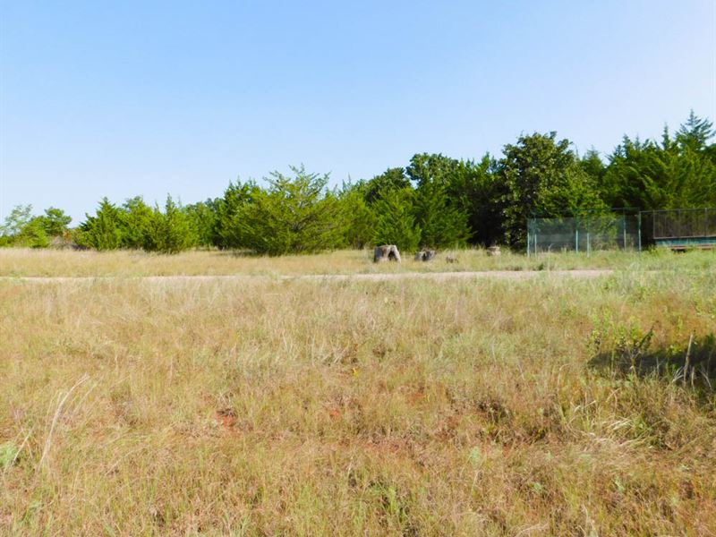 Container Home & 9.39 Acres : Tribbey : Pottawatomie County : Oklahoma