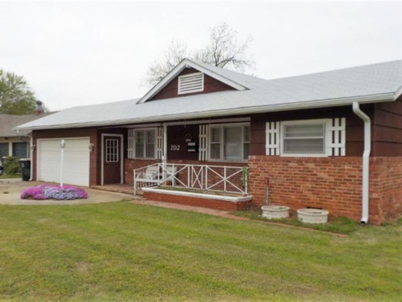Comfortable Home, Rural Community : Chickasha : Grady County : Oklahoma