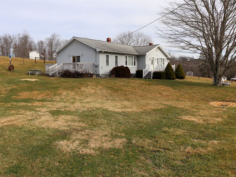 Sweet Ranch Style Country Home Farm : Willis : Floyd County : Virginia