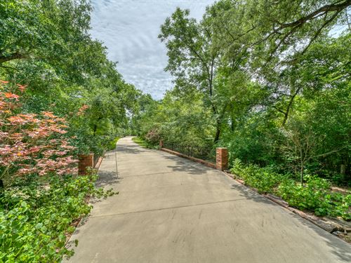 9+ Acre Home & Guest House : Navasota : Grimes County : Texas