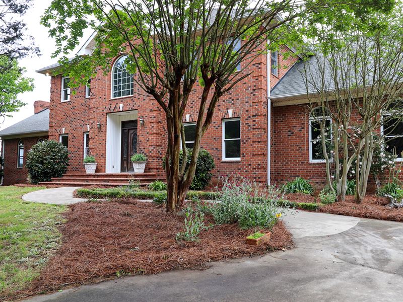NC Colonial-Style Home Lake 72.6 : Mount Pleasant : Cabarrus County : North Carolina