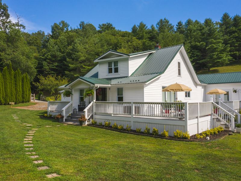 Remodeled Farmhouse on 30+/- Acres : Meadows Of Dan : Floyd County : Virginia