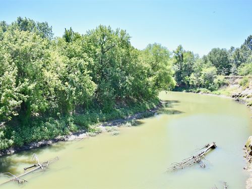 Hunting Land Texas Real Estate : Talco : Titus County : Texas