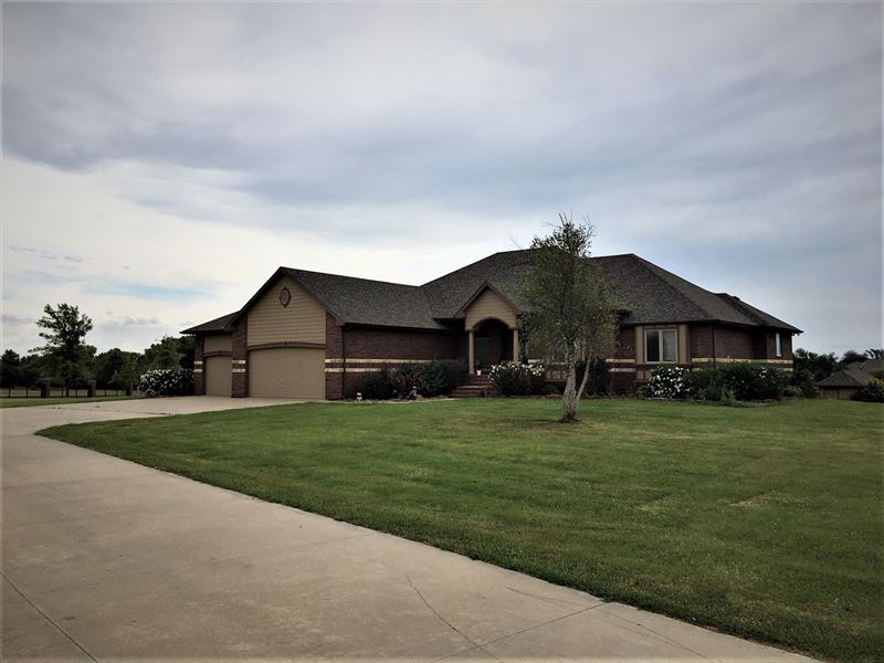 5 Bed 4 Ba 3 Car Garage Pool/Pool : Goddard : Sedgwick County : Kansas