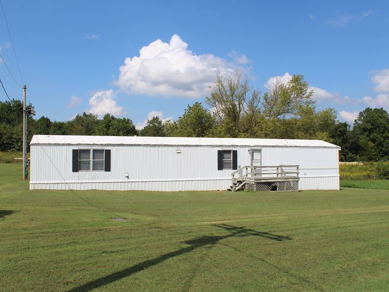 Well-Kept 3 Bed-2 Bath Mobile Home : Smiths Grove : Warren County : Kentucky