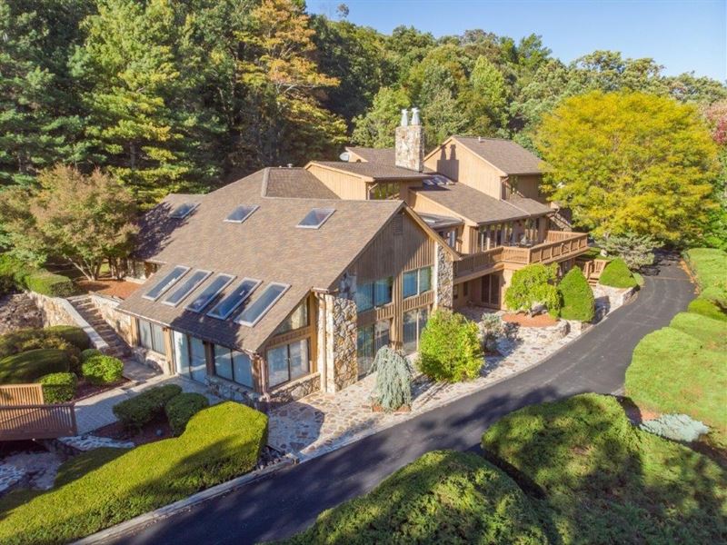 Beautiful Contemporary Home : Bluefield : Tazewell County : Virginia