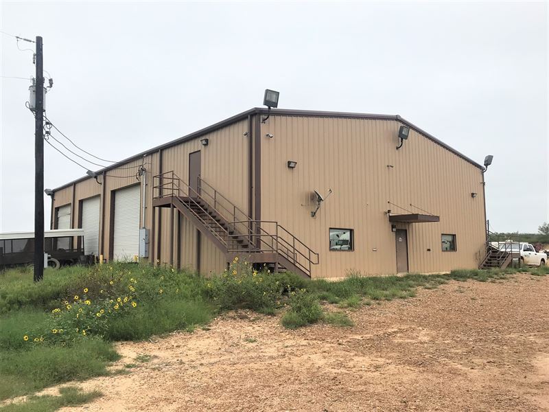 Office/Whse, Bankruptcy Auction : Cotulla : La Salle County : Texas