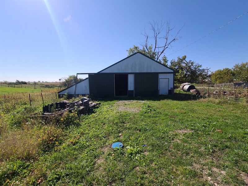 Small Acreage with Buildings : Unionville : Putnam County : Missouri