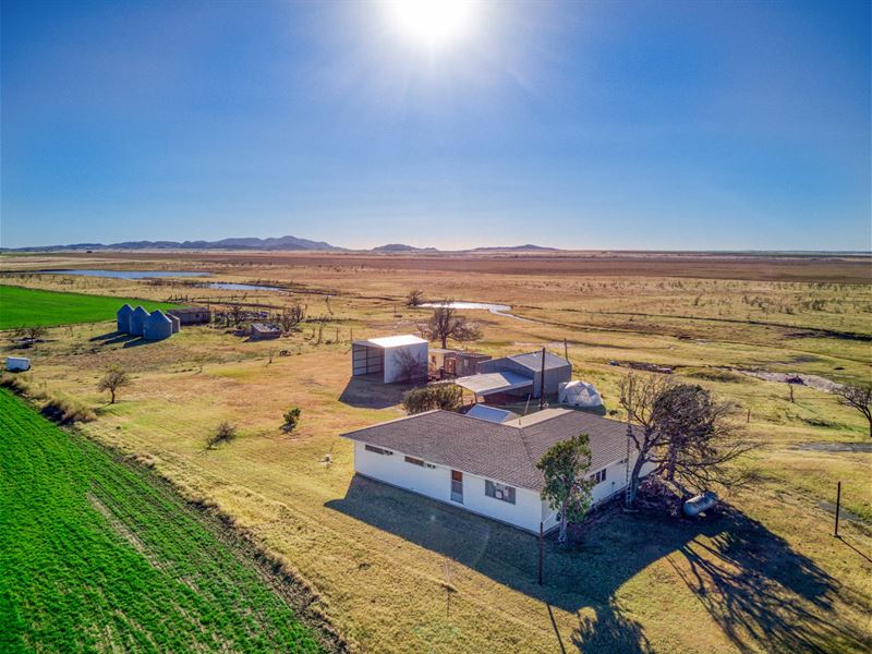 County Home, Barns, 10 Acres, Kiowa : Roosevelt : Kiowa County : Oklahoma