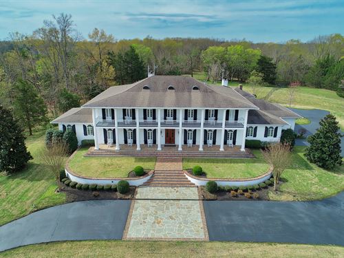 Stunning Estate on 6.5 Acres : Tupelo : Lee County : Mississippi