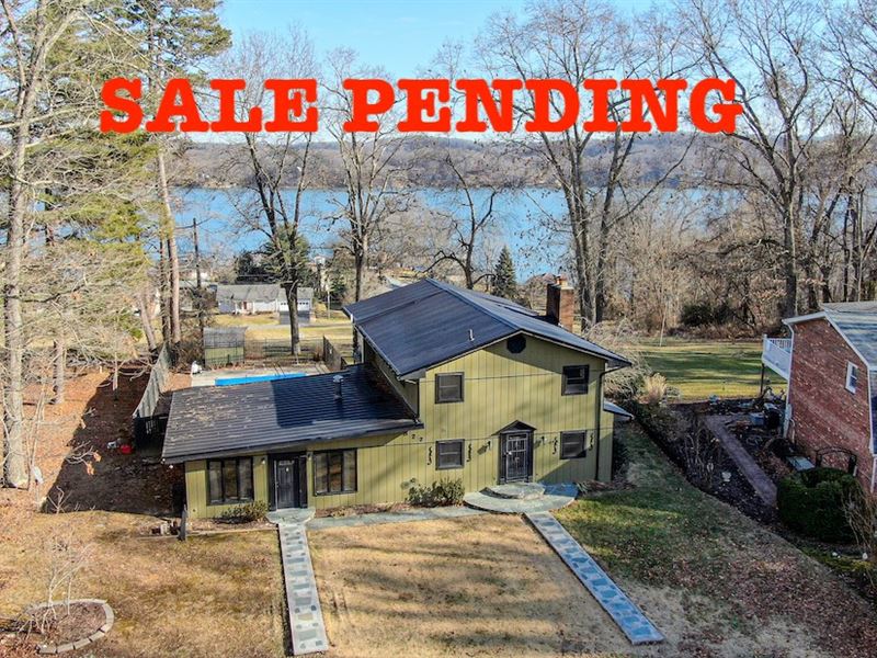 Claytor Lake Home with Lake View : Dublin : Pulaski County : Virginia