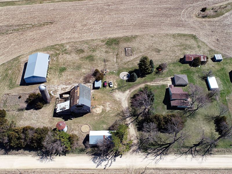 Jones County Acreage at Auction : Olin : Jones County : Iowa