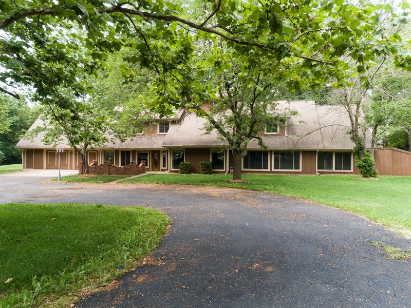 4-Br Country Estate on 4 Acres : Raymore : Cass County : Missouri