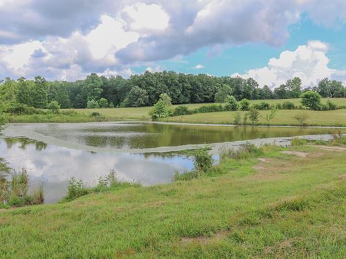 Adjoins a Park, 2 Ponds, 8 Tracts : Crossville : Cumberland County : Tennessee