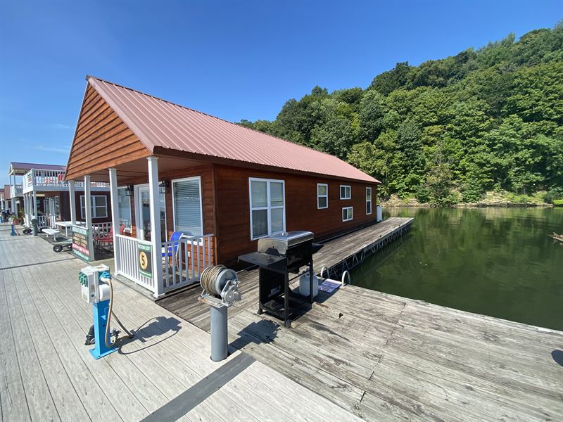 Floating Cabins Auction in Kentucky : Campbellsville : Taylor County : Kentucky