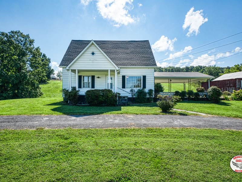 Home, Barns, 8.85 +/- Acres : Albany : Clinton County : Kentucky