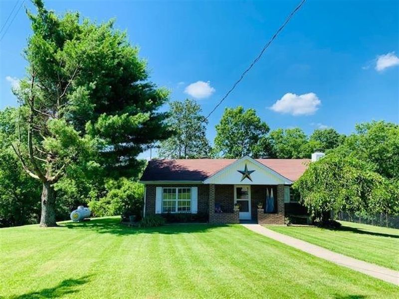 2 Bed / 1 Bath Home on 4 +/- Acres : Frankfort : Franklin County : Kentucky
