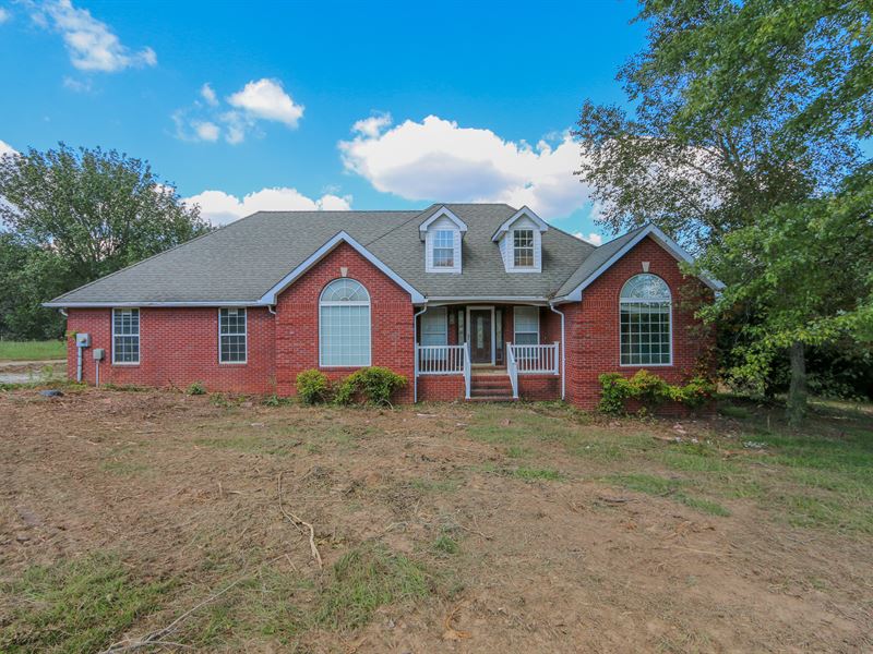 Brick Home Near Lake & Park : Sparta : White County : Tennessee