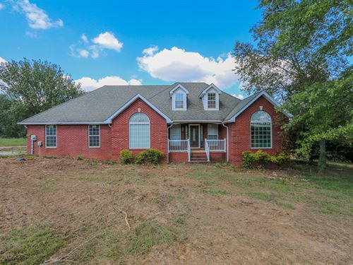 Brick Home Near Lake & Park : Sparta : White County : Tennessee