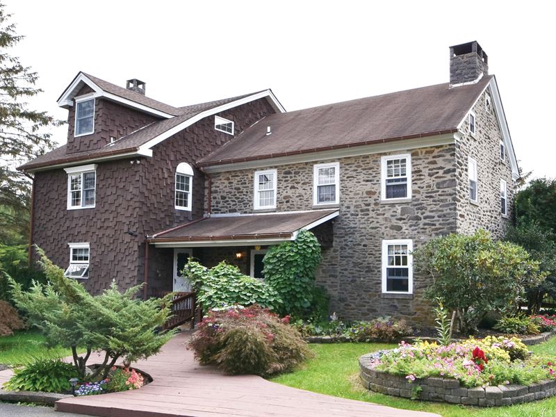 Farmhouse, Multiplex, & Vacant Land : Richlandtown : Bucks County : Pennsylvania