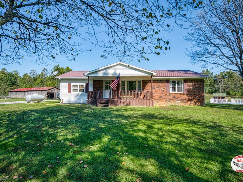 Home, Barns, & 33 +/- Acres : Albany : Clinton County : Kentucky