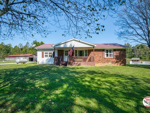 Home, Barns, & 33 +/- Acres : Albany : Clinton County : Kentucky