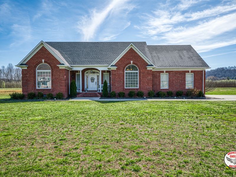 Nice Brick Home, Shop, & 6 Lots : Celina : Clay County : Tennessee