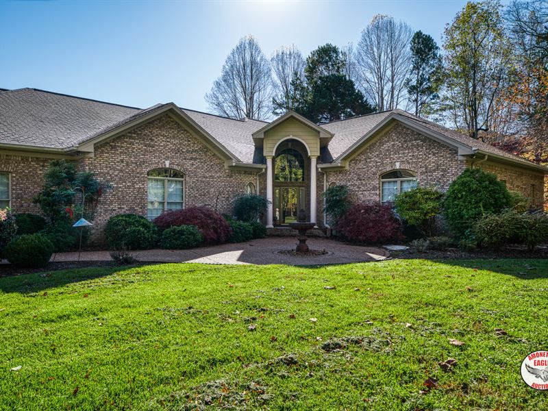 Luxury Home & 3.82+/- Ac : Cookeville : Putnam County : Tennessee