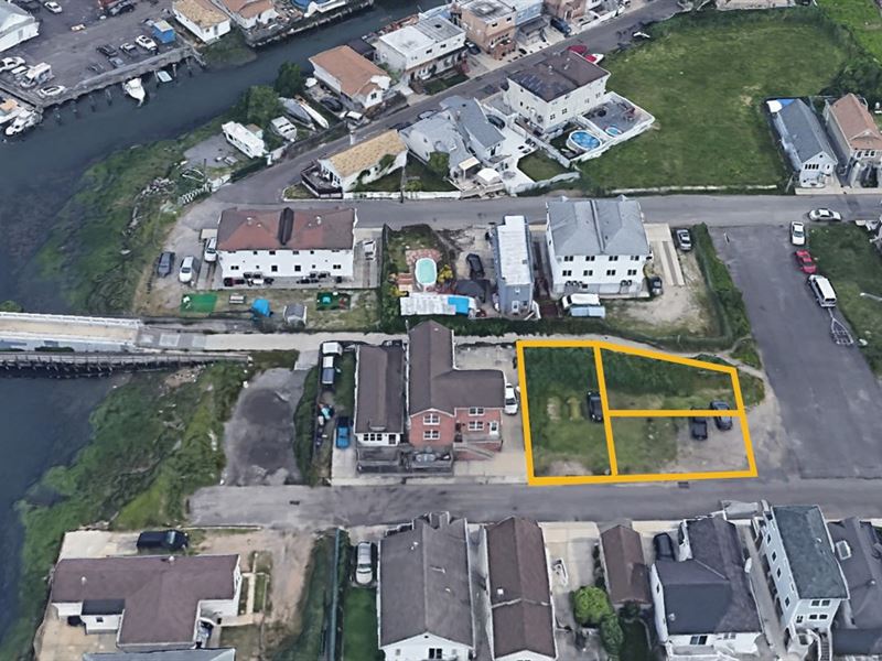 3 Residential Lots Sold Together : Hamilton Beach : Queens County : New York