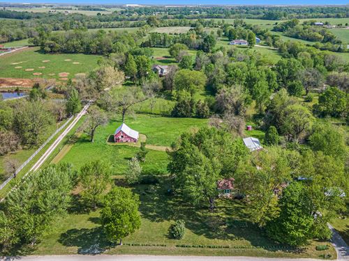 Beautiful Ranch, Outbuildings & 4-A : Springhill : Johnson County : Kansas