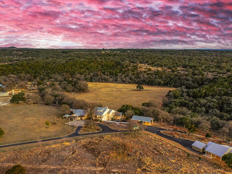 Cw Ranch in Texas Hill Country : Boerne : Kendall County : Texas