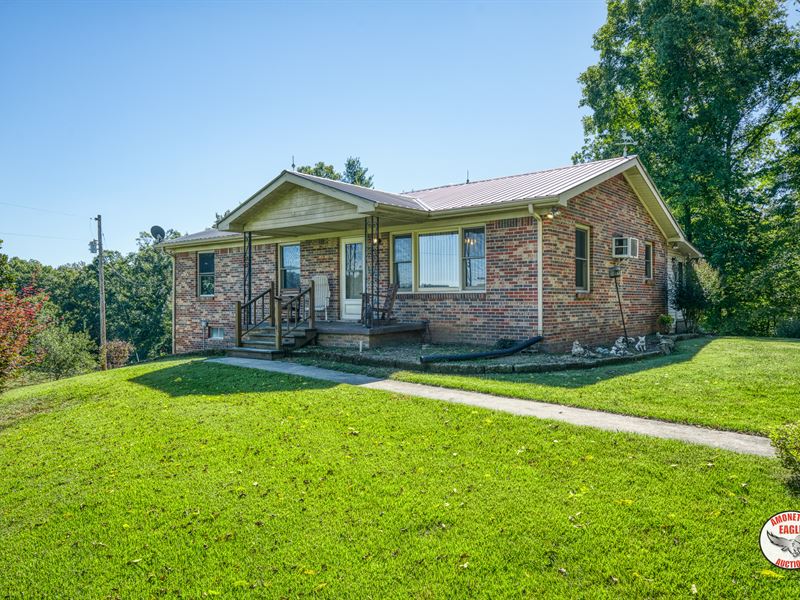 Brick Home & 13.93+/- Acres : Monroe : Overton County : Tennessee
