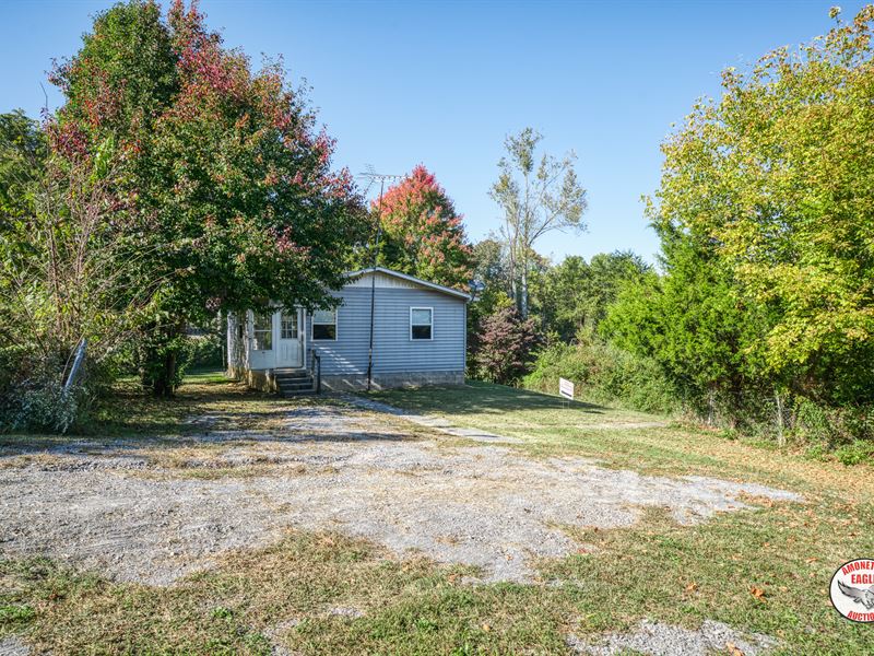 2 Homes, Barn & 30+/- Ac in Tracts : Gainesboro : Jackson County : Tennessee