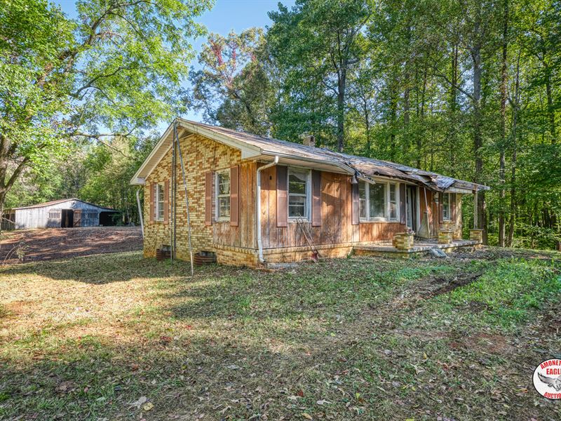 Neglected Home & 5+/- Ac : Sparta : White County : Tennessee
