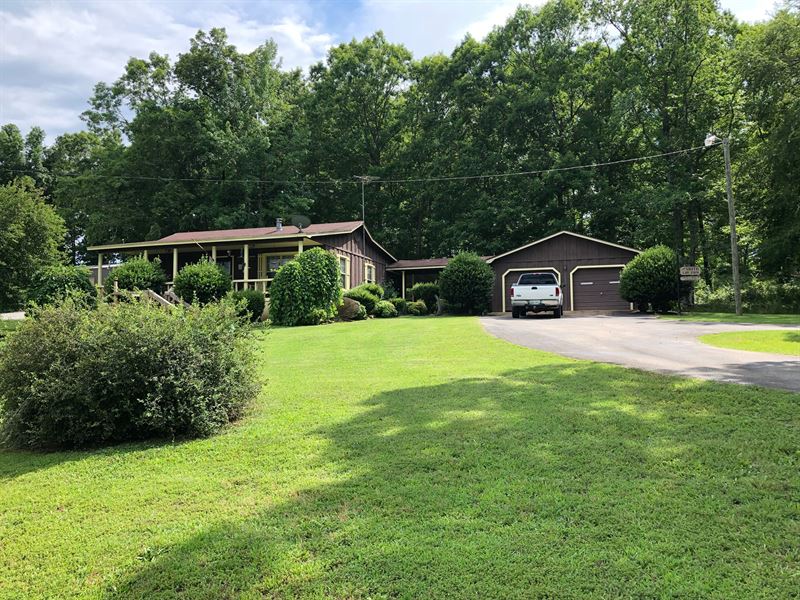 River / Golf Resort Home on 7+/- AC : Decaturville : Decatur County : Tennessee