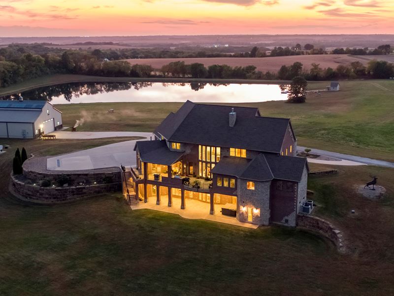 Stunning 74 Acre Lakefront Estate : Easton : Buchanan County : Missouri