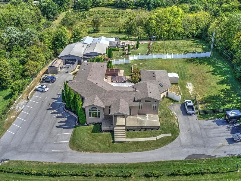 Premier Residence & 10+/- Acres : Nicholasville : Jessamine County : Kentucky