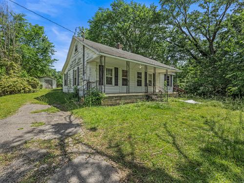 Home & 2.5+/- Acres : Cookeville : Putnam County : Tennessee