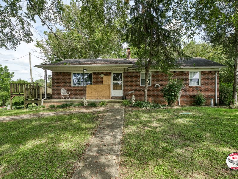 2 Brick Homes & 34.78+/- Acres : Byrdstown : Pickett County : Tennessee