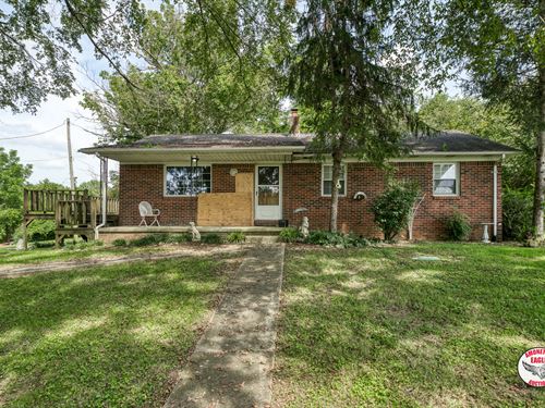 2 Brick Homes & 34.78+/- Acres : Byrdstown : Pickett County : Tennessee