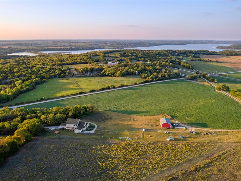 Luxury 37 Acre Country Estate : Overbrook : Douglas County : Kansas