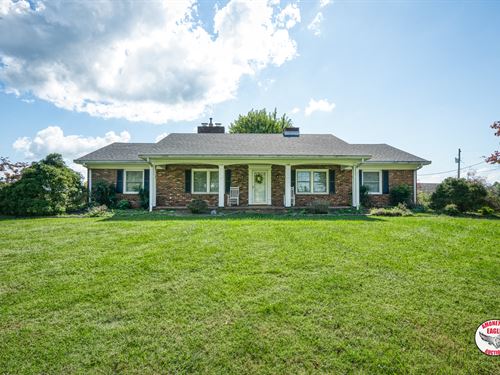 Brick Home, Barns & 20+/- Acres : Allons : Overton County : Tennessee