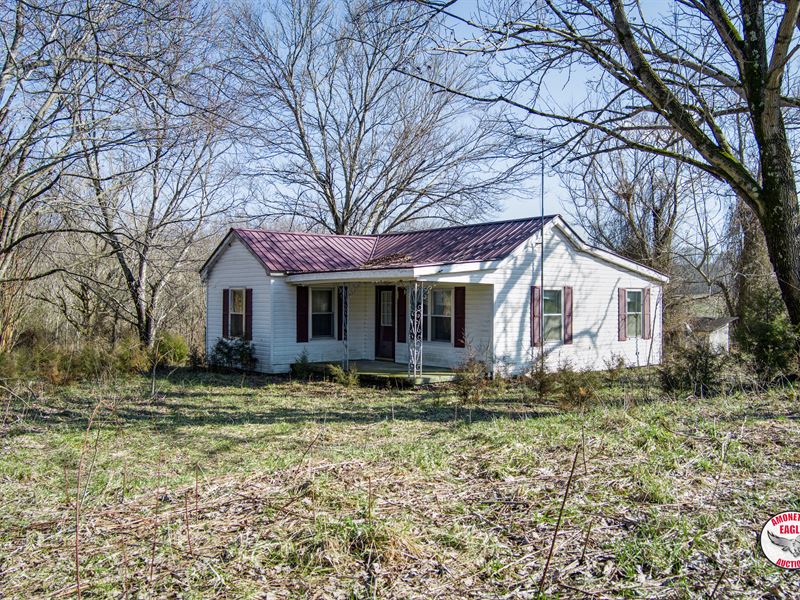Home & 28.32+/- Acres : Cookeville : Pickett County : Tennessee