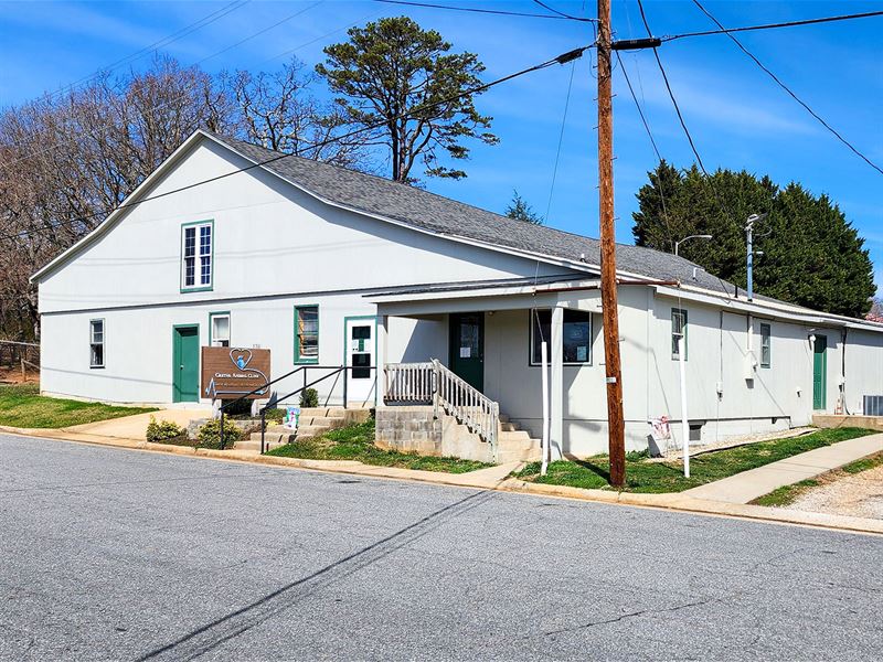 Gretna Animal Clinic 6,240 Sq Ft : Gretna : Pittsylvania County : Virginia