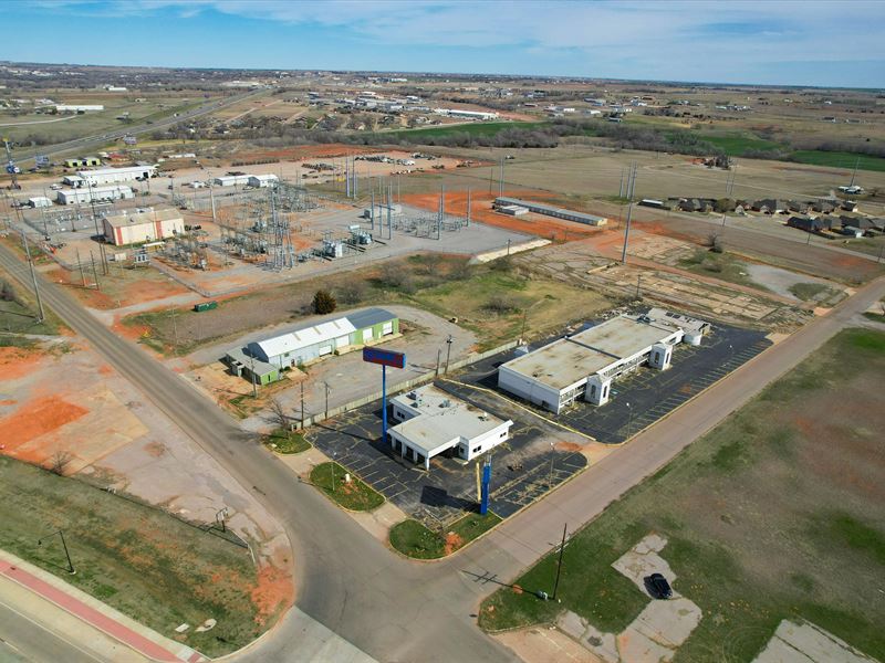 Commercial Auction in Elk City, OK : Elk City : Beckham County : Oklahoma
