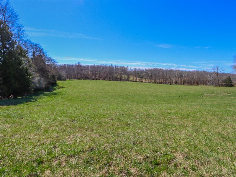 39 Ac, Barns & Creek in 2 Tracts : Cookeville : White County : Tennessee