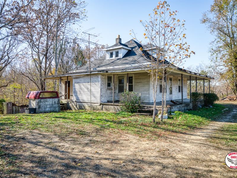 Home & 5.5+/- Acres : Gainesb : Jackson County : Tennessee